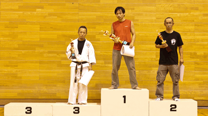 ��16�񐼓��{�O���[�u���I�茠���