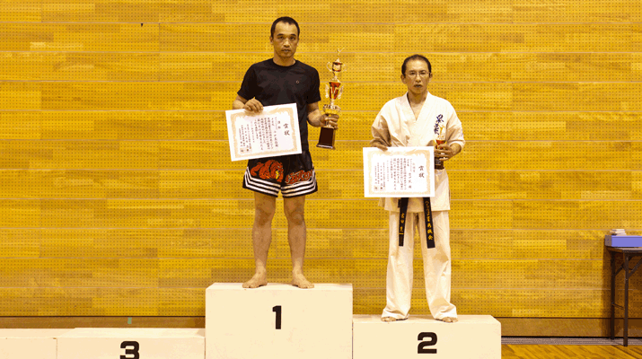 ��16�񐼓��{�O���[�u���I�茠���